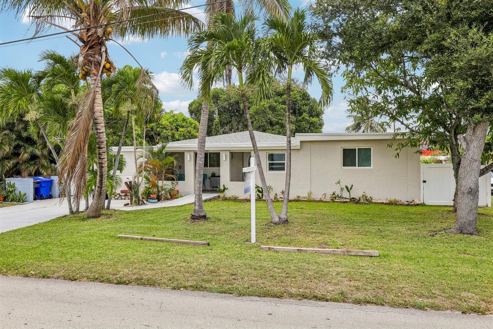 2001 N 22ND Avenue, Hollywood FL 33020 photo 2