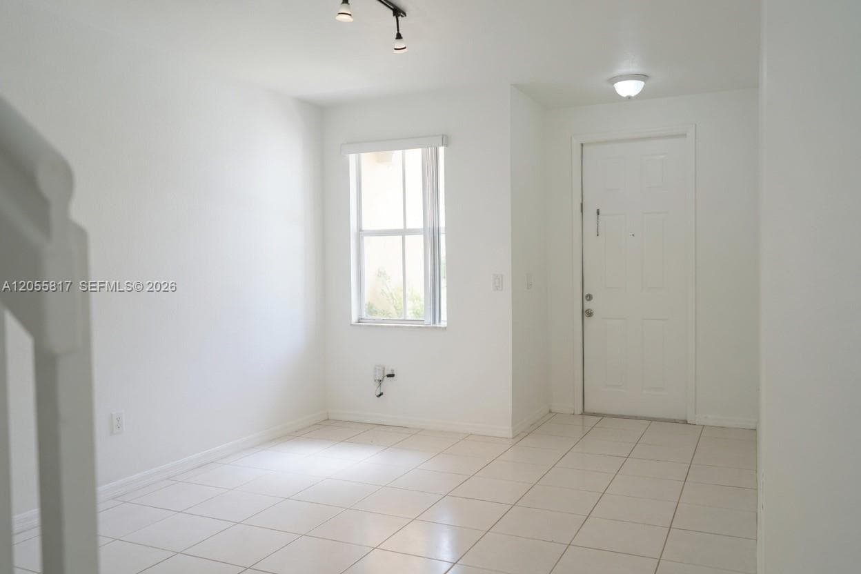 16654 SW 83rd Ln, Miami FL 33193 photo 2