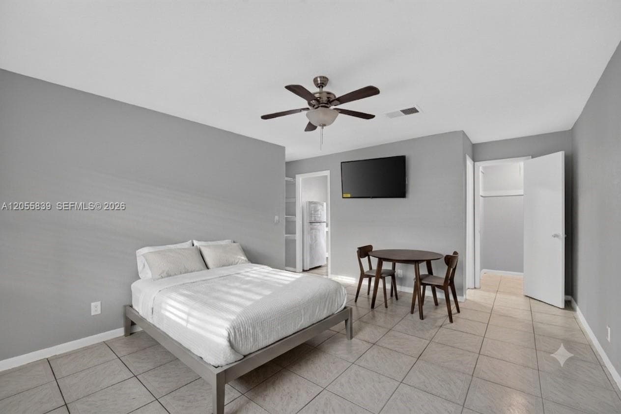 129 SE 4th Ave # 4, Hallandale Beach, FL 33009 photo 4