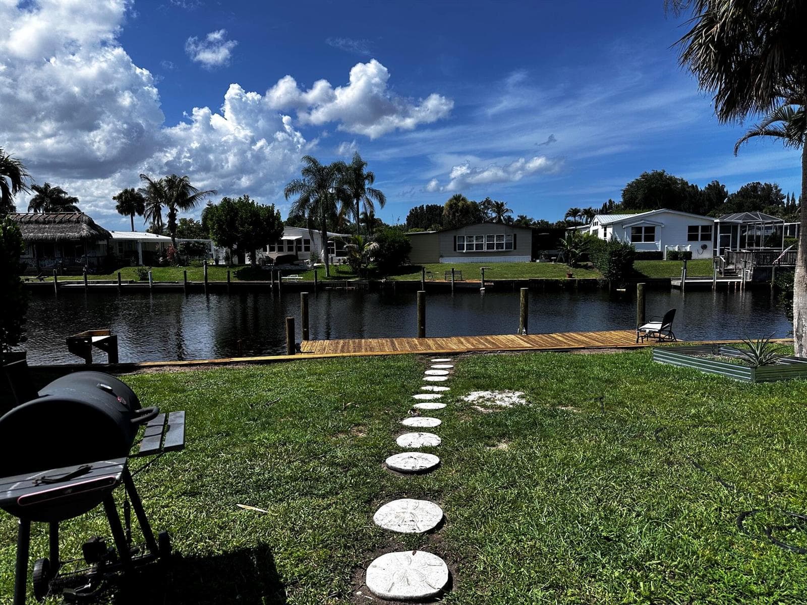 7882 SE PARADISE Drive, Stuart FL 34997 photo 3