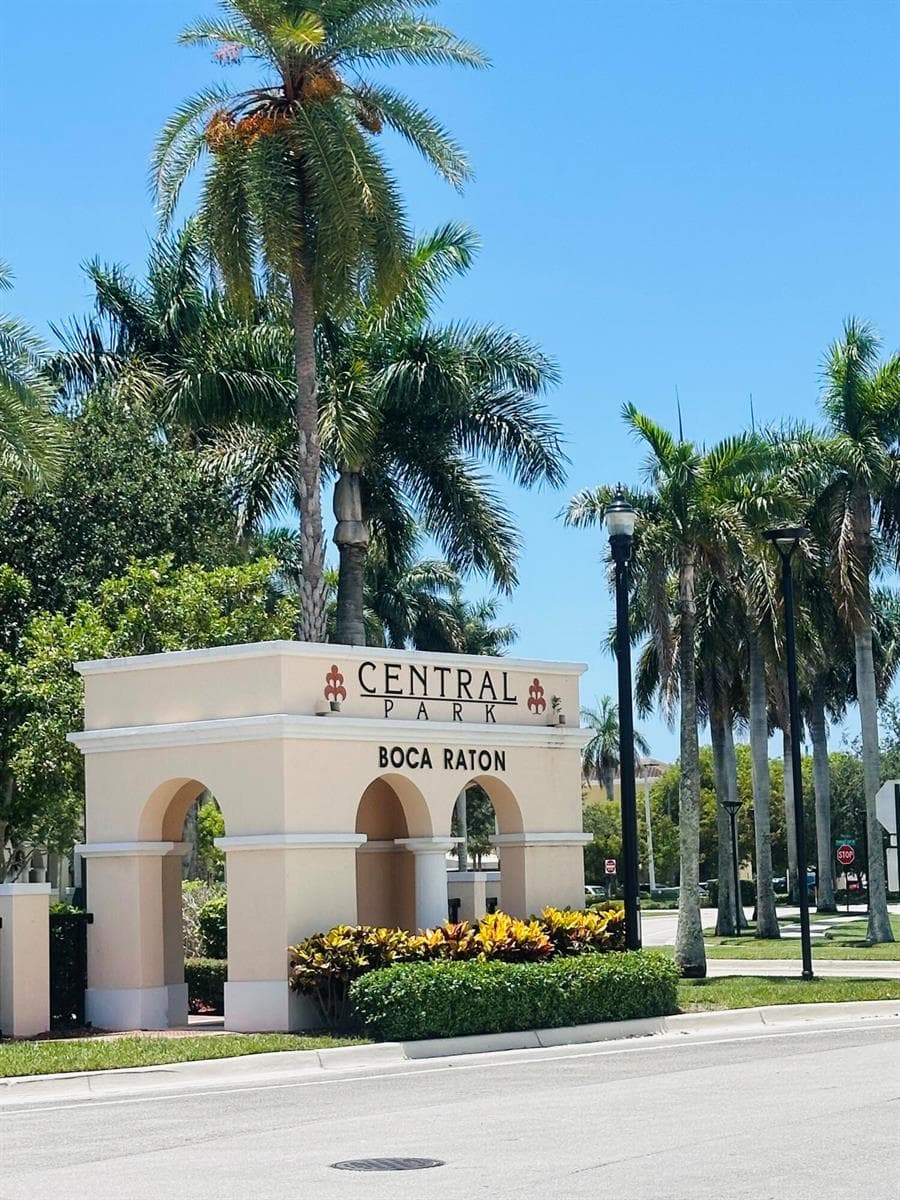 8296 NW 9th Avenue, Boca Raton FL 33487 photo 3