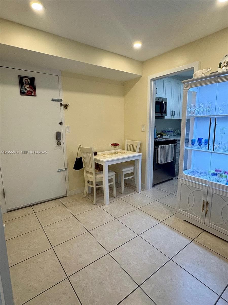 5050 NW 7th St # 309, Miami FL 33126 photo 2