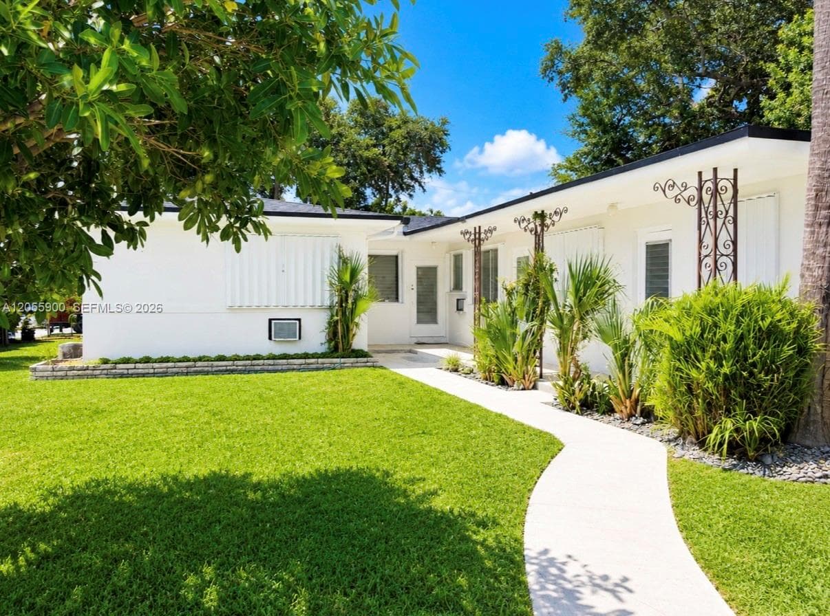 1570 NE 130th St, North Miami FL 33161 photo 2