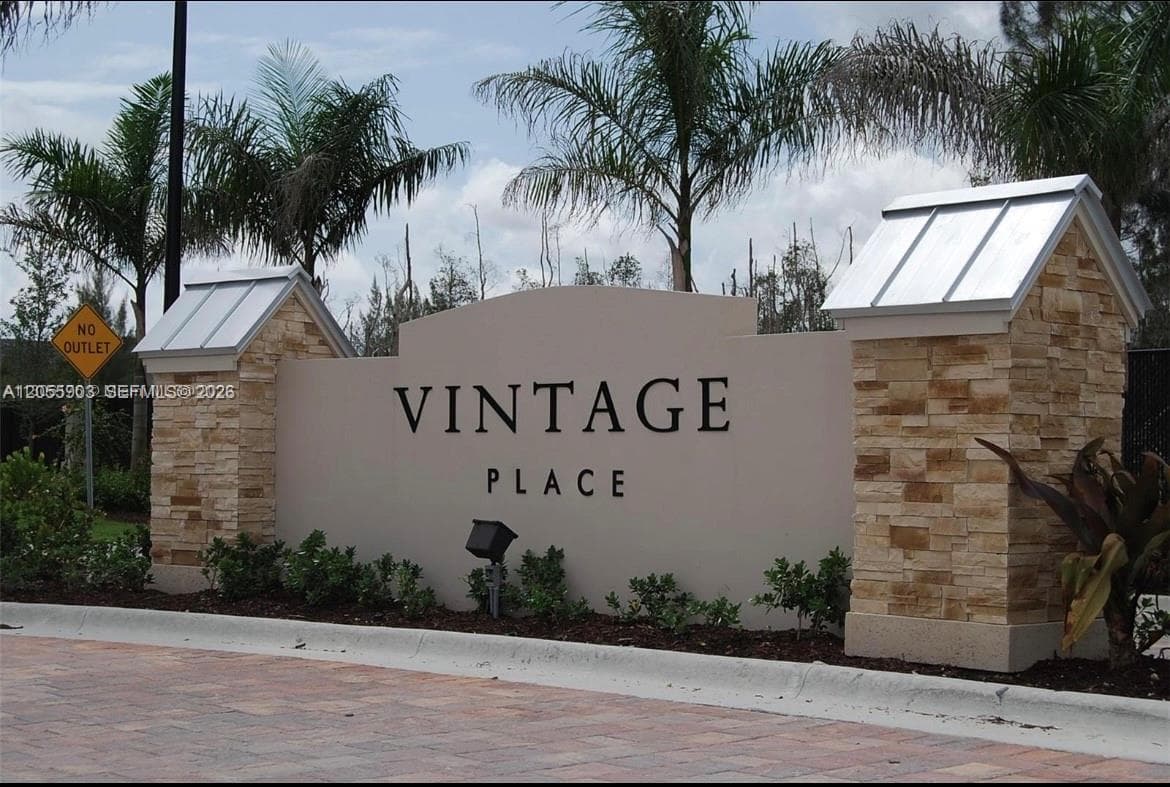 7022 NW 102nd Pl, Doral FL 33178