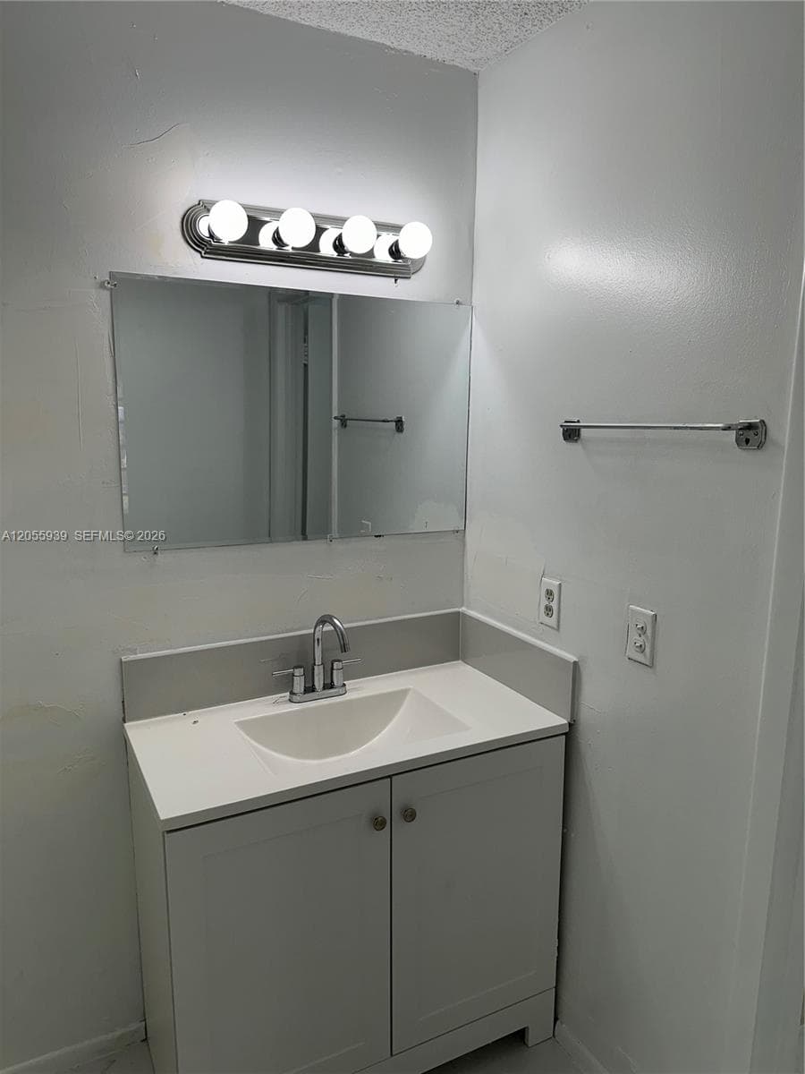 9270 Fontainebleau Blvd # 104, Miami, FL 33172 photo 4