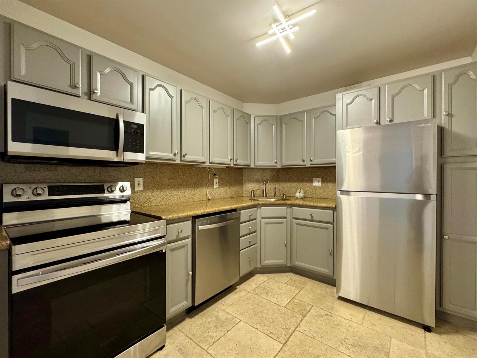124 NE 19th Court # B102, Wilton Manors FL 33305 photo 3
