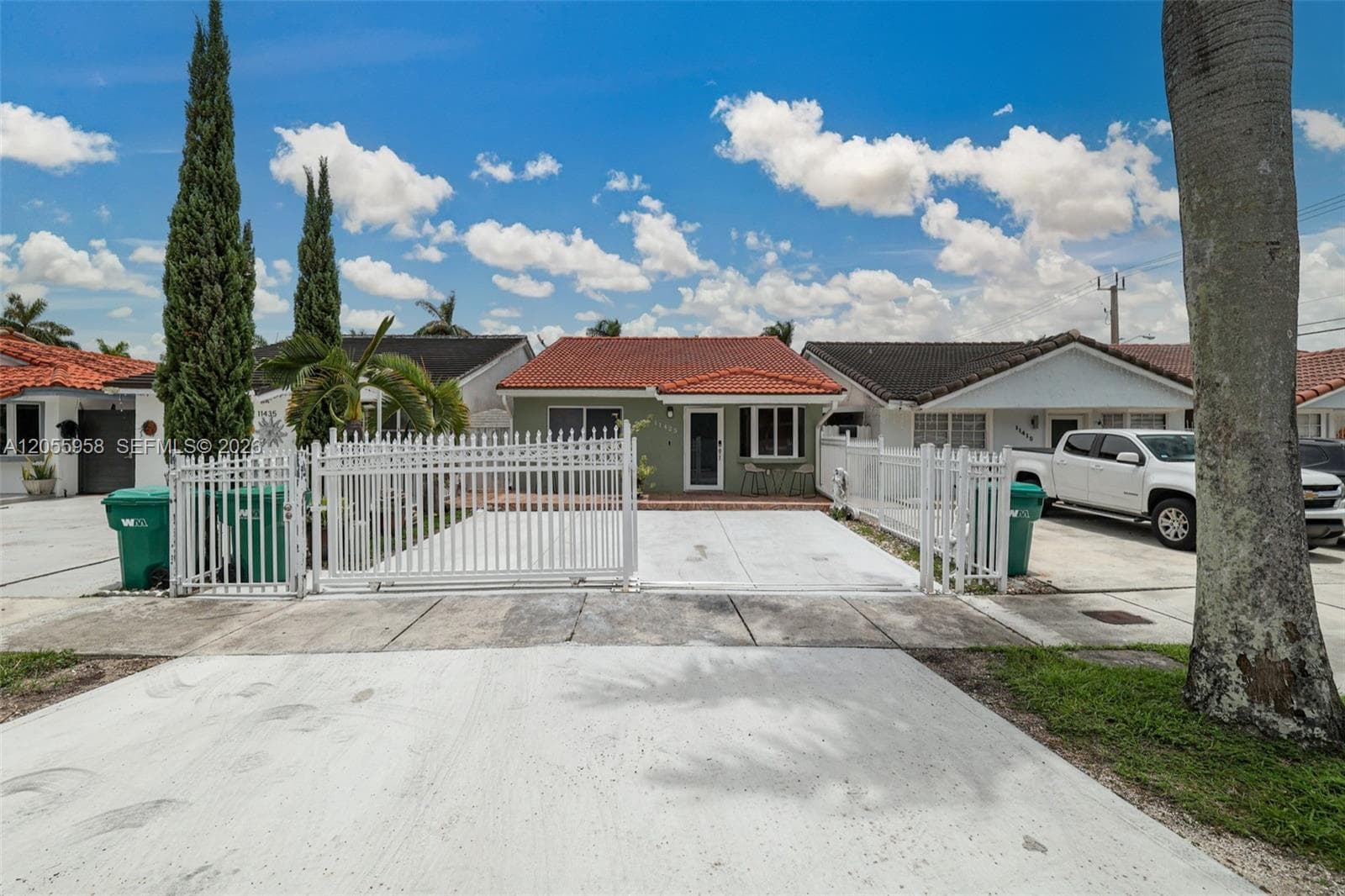 11425 NW 88th Ct, Hialeah Gardens FL 33018 photo 2