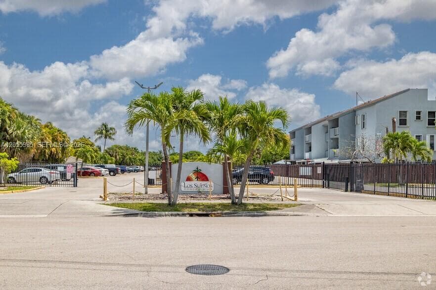 1725 W 60th St # F202, Hialeah FL 33012