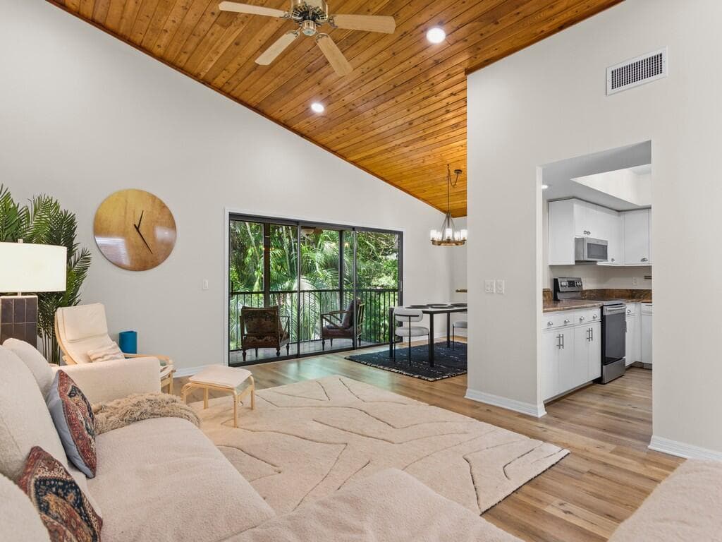 2125 PINE CREEK Boulevard # 205, Vero Beach FL 32966
