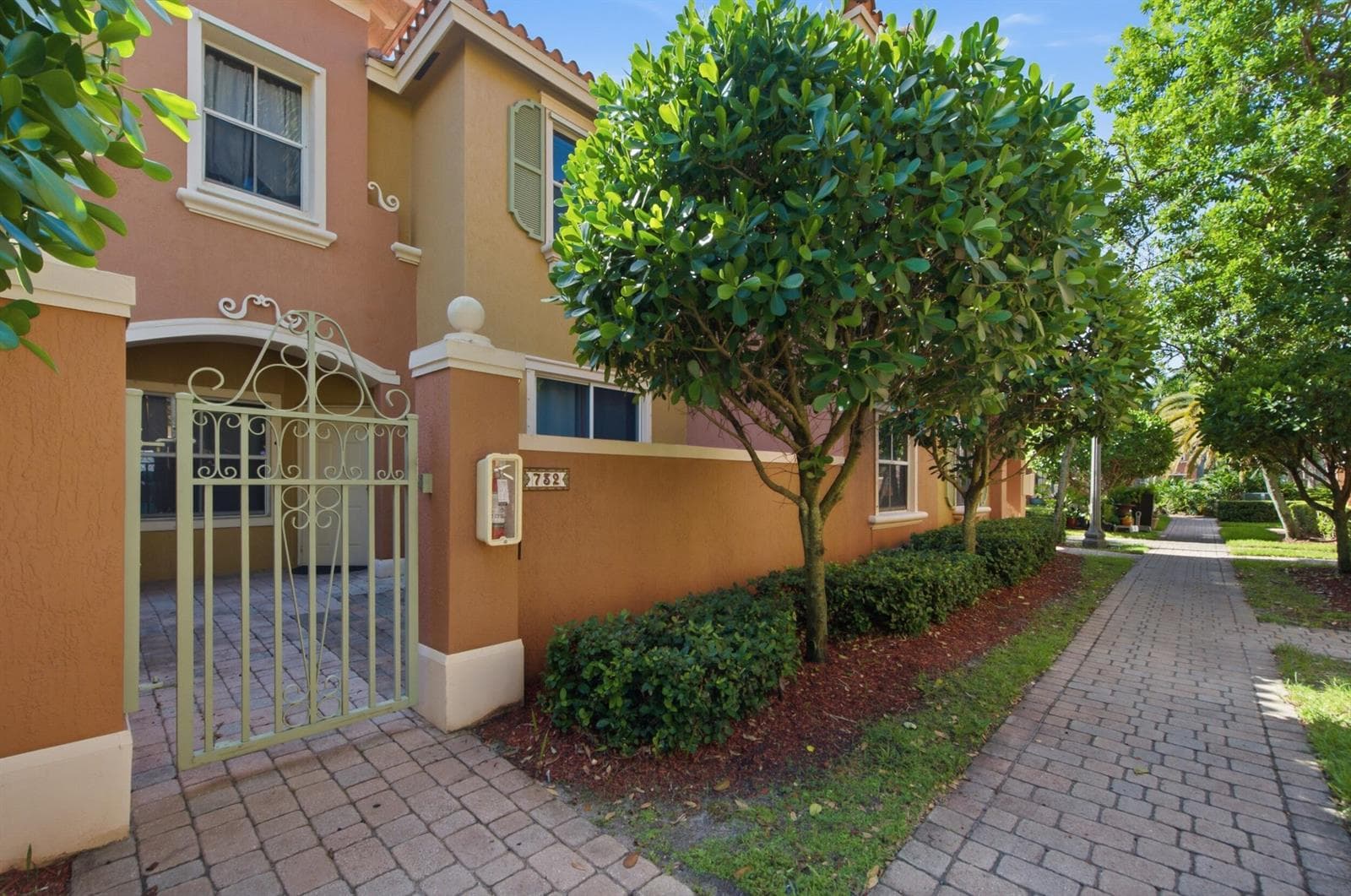 732 SW 106th Avenue # 2011, Pembroke Pines FL 33025