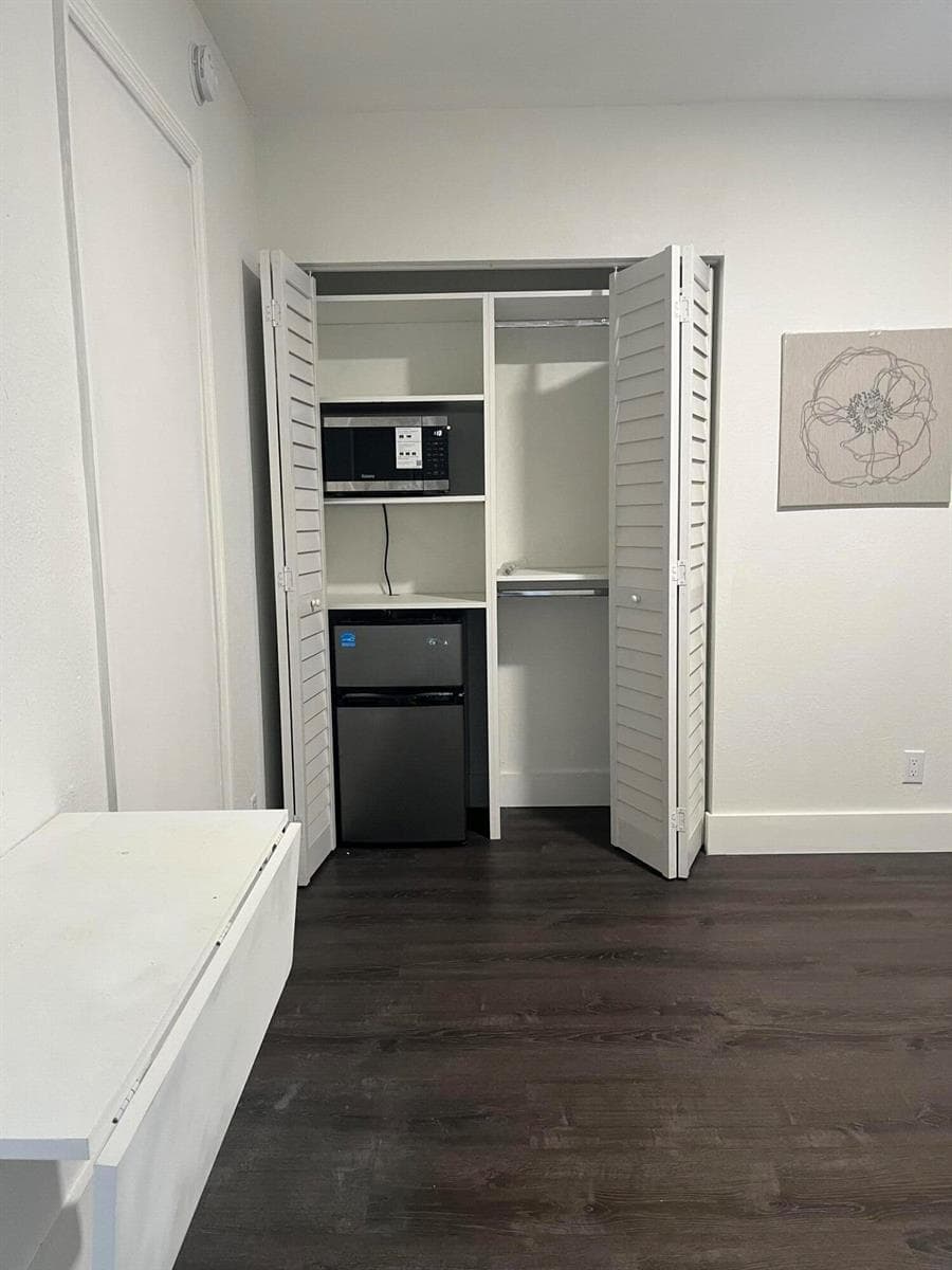 2300 NW 6th Street # 4, Fort Lauderdale, FL 33311 photo 2