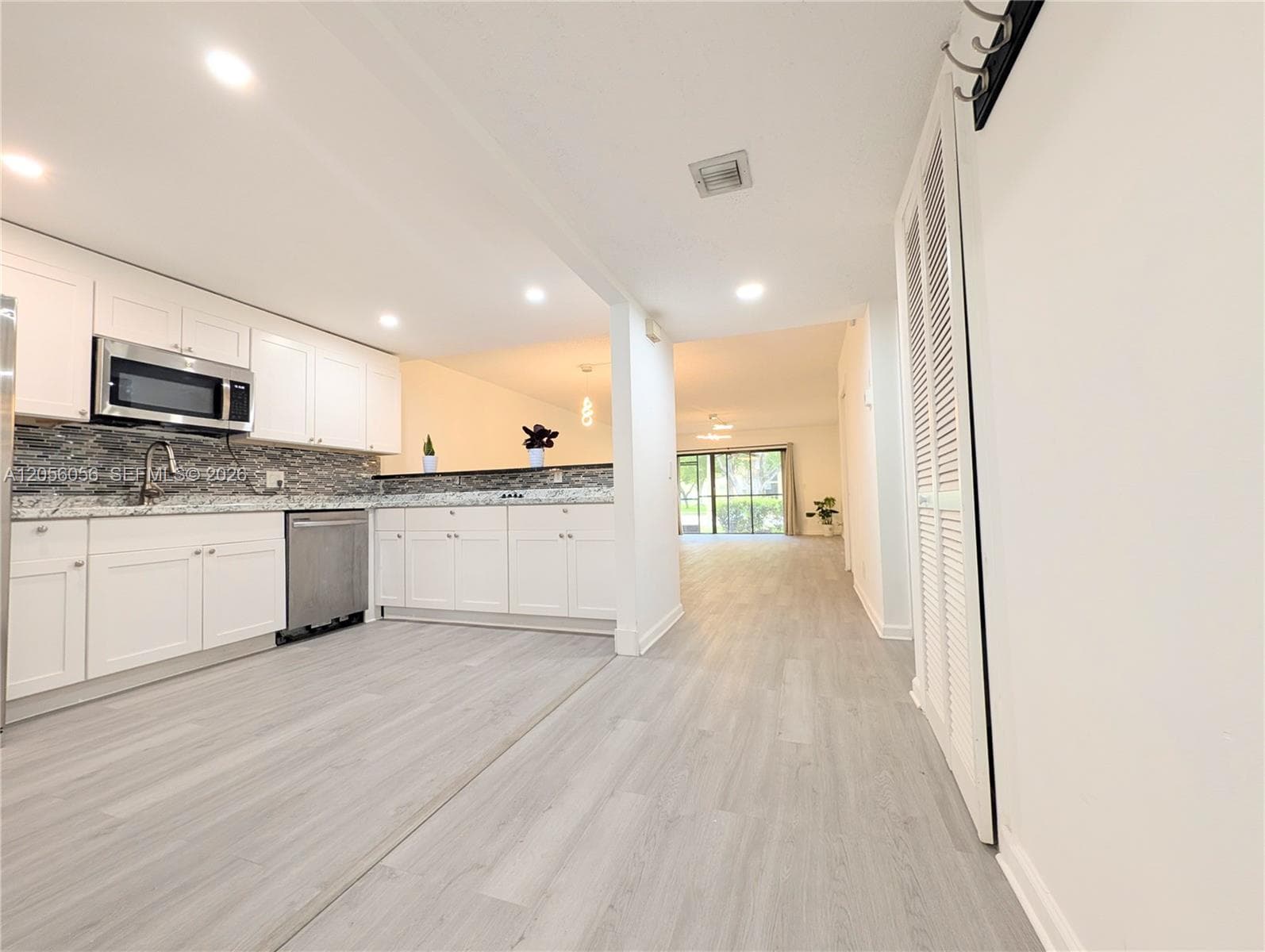 310 Lakeview Dr # 105, Weston FL 33326 photo 3