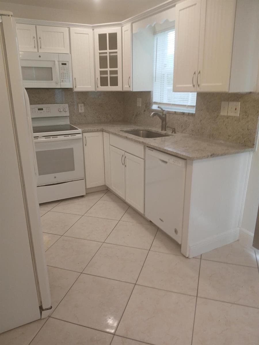 4289 S MARY Circle, Palm Beach Gardens FL 33410 photo 2