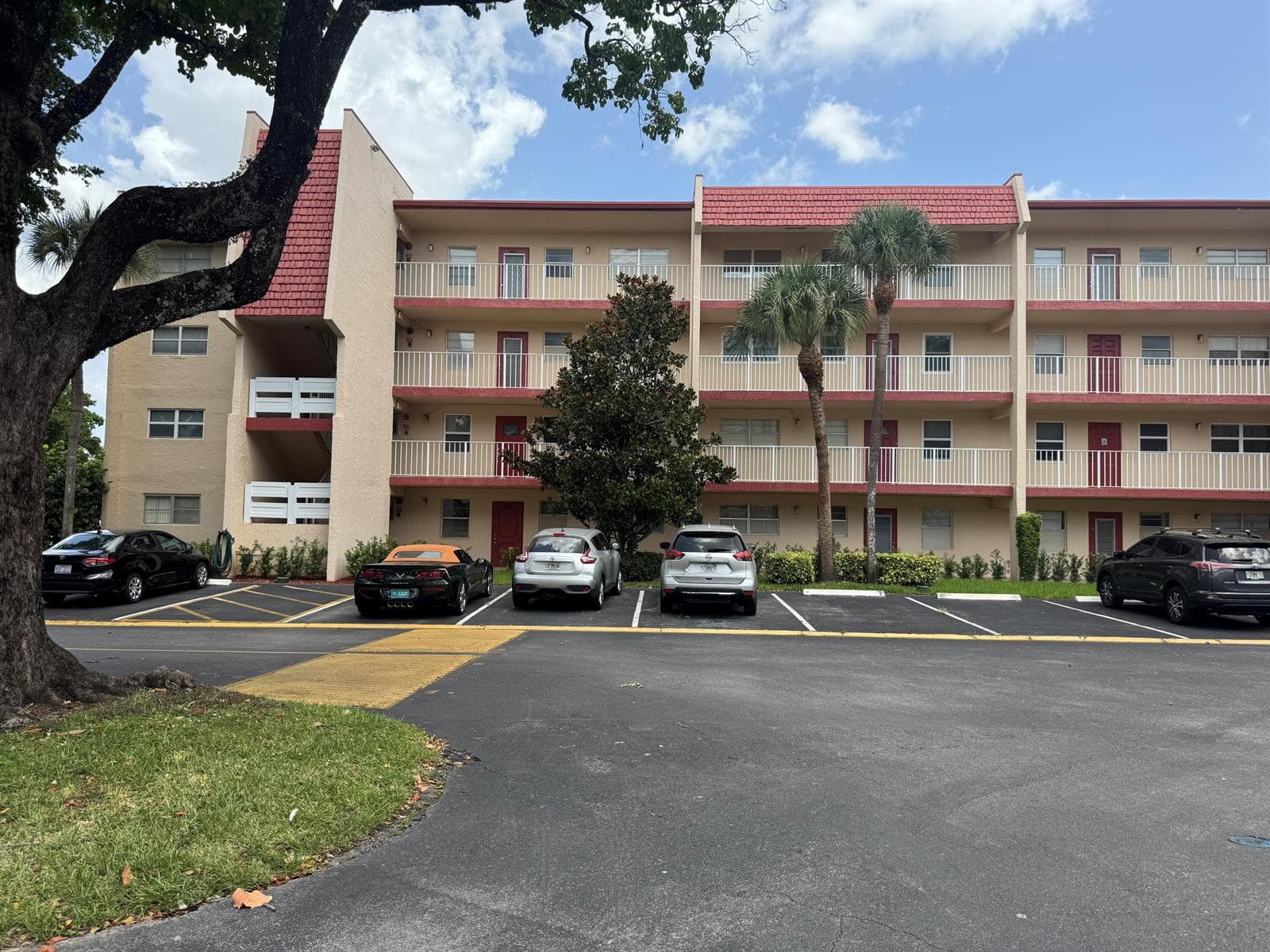 1035 COUNTRY CLUB Drive # 303, Margate FL 33063 photo 2