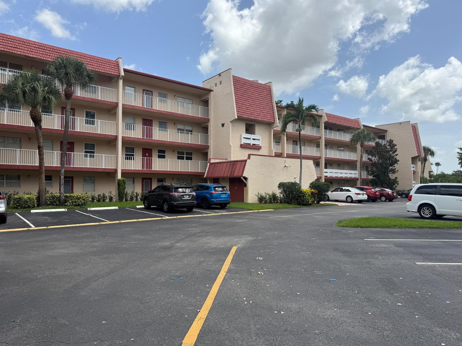 1035 COUNTRY CLUB Drive # 303, Margate FL 33063