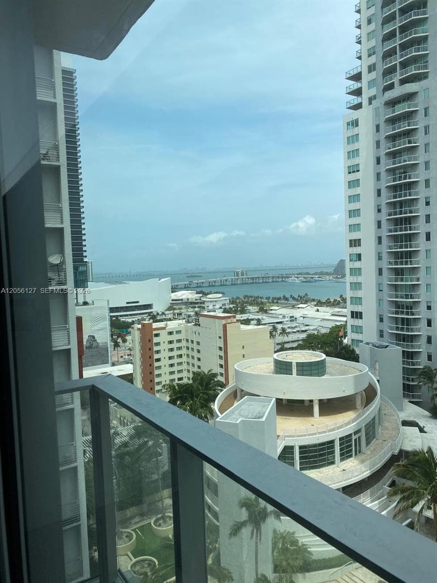 227 NE 2nd St # 1910, Miami FL 33132 photo 2