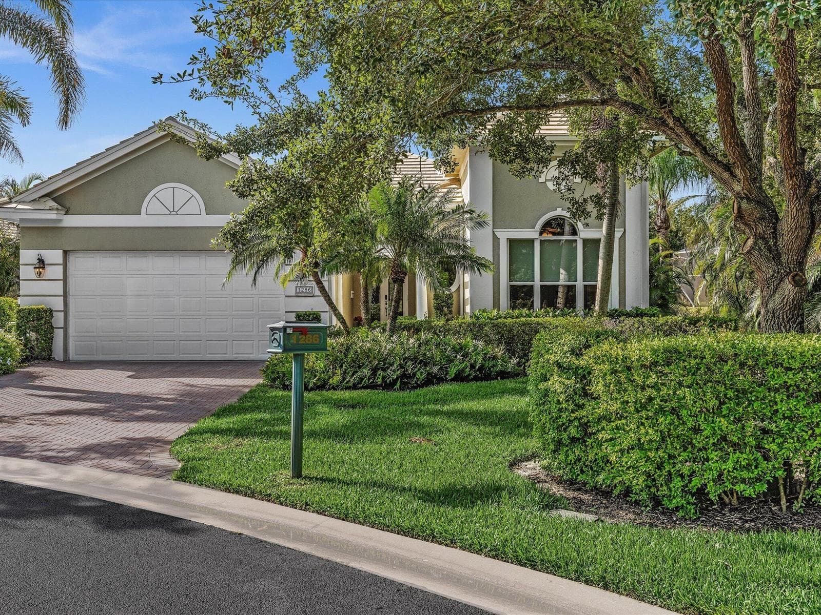 1286 RIVER REACH Drive, Vero Beach FL 32967 photo 2