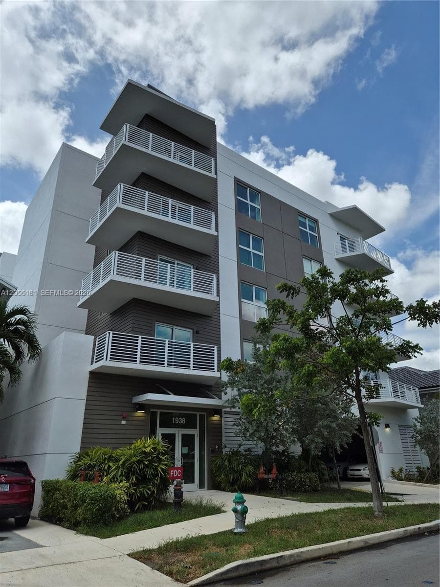 1938 Jackson St # 502, Hollywood FL 33020 photo 2