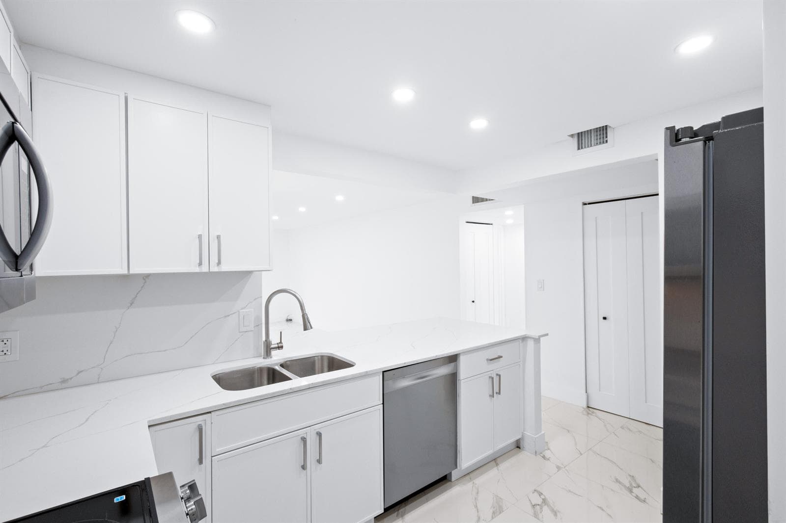 501 E DANIA BEACH Boulevard # 5-3F, Dania Beach FL 33004 photo 4