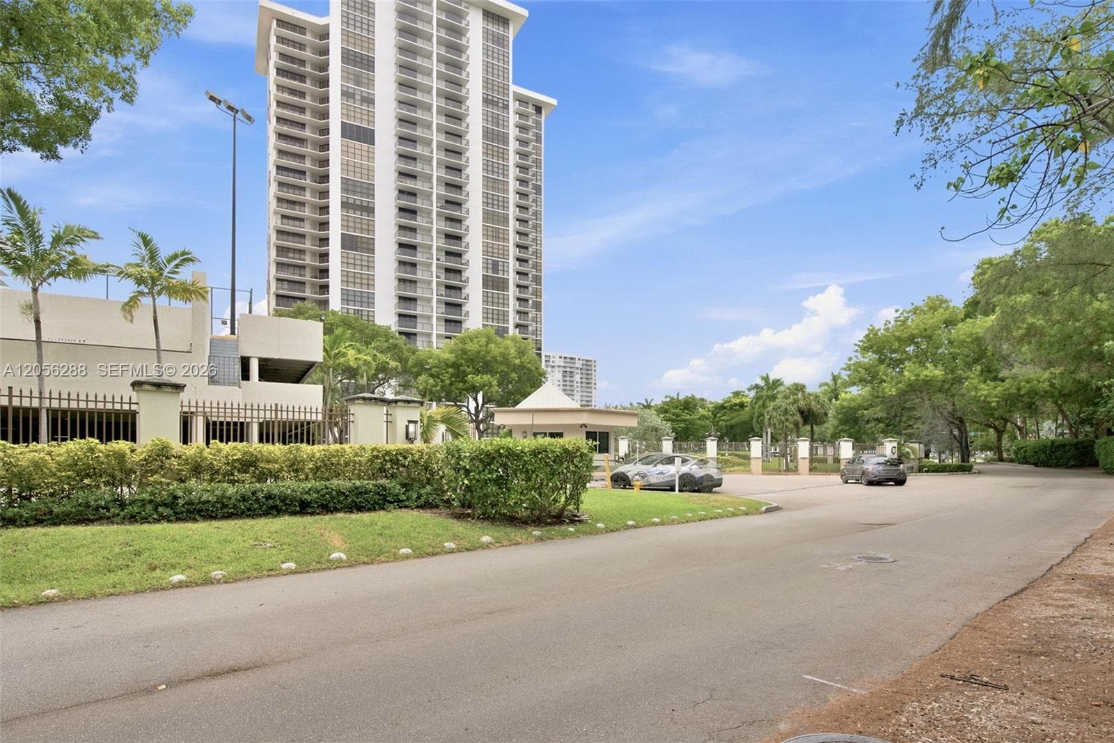 18181 NE 31st Ct # 807, Aventura FL 33160 photo 3