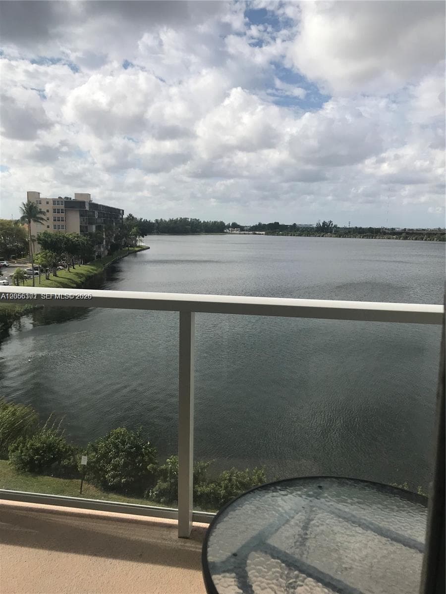 1301 NE Miami Gardens Dr # 524W, Miami FL 33179