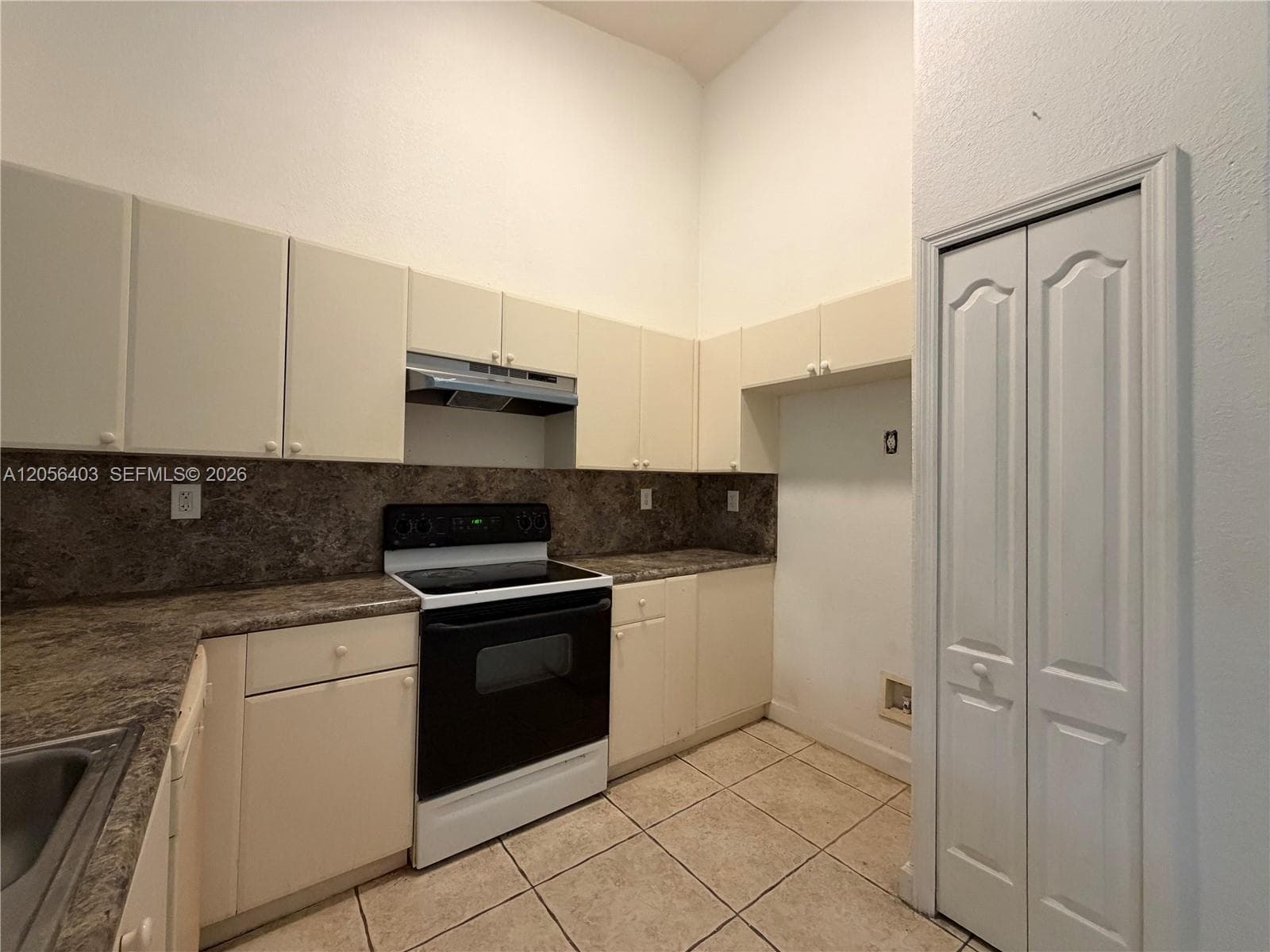 1661 SE 28th St # 204, Homestead FL 33035 photo 2