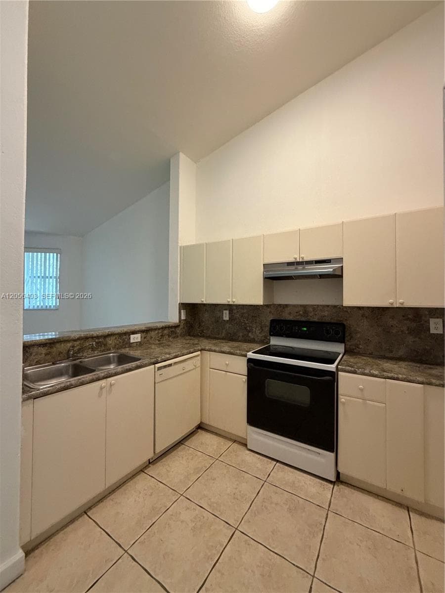1661 SE 28th St # 204, Homestead FL 33035 photo 3