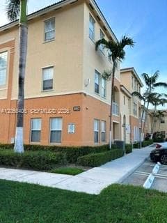10012 NW 7th St # 216, Miami FL 33172 photo 3