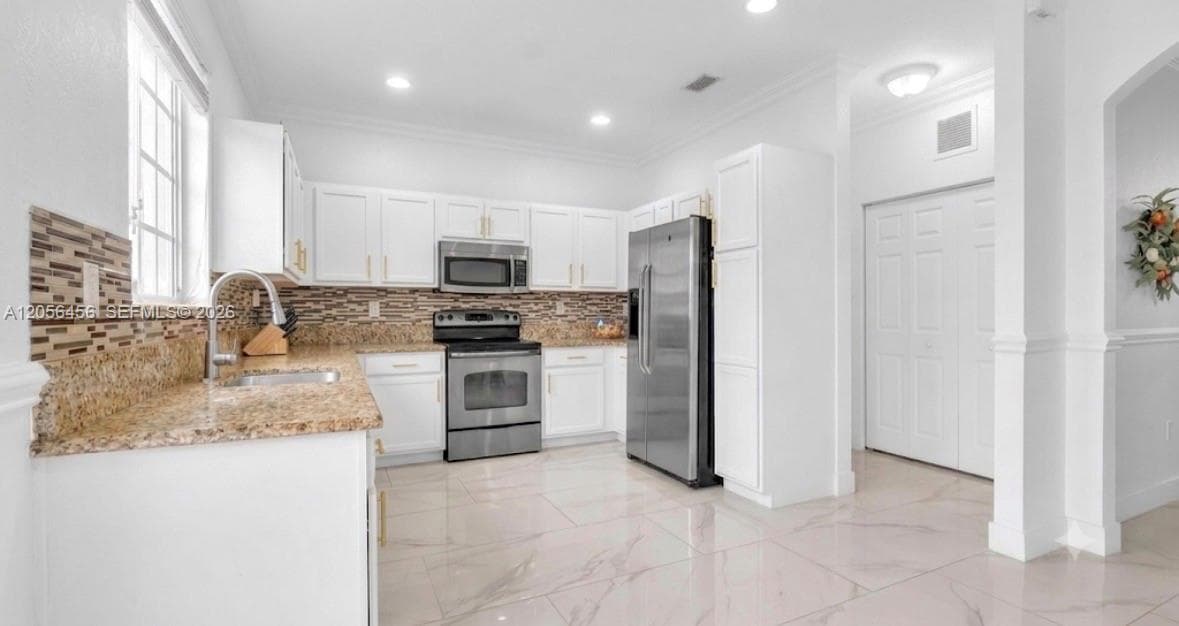 3247 NW 31st Ter, Oakland Park FL 33309 photo 3