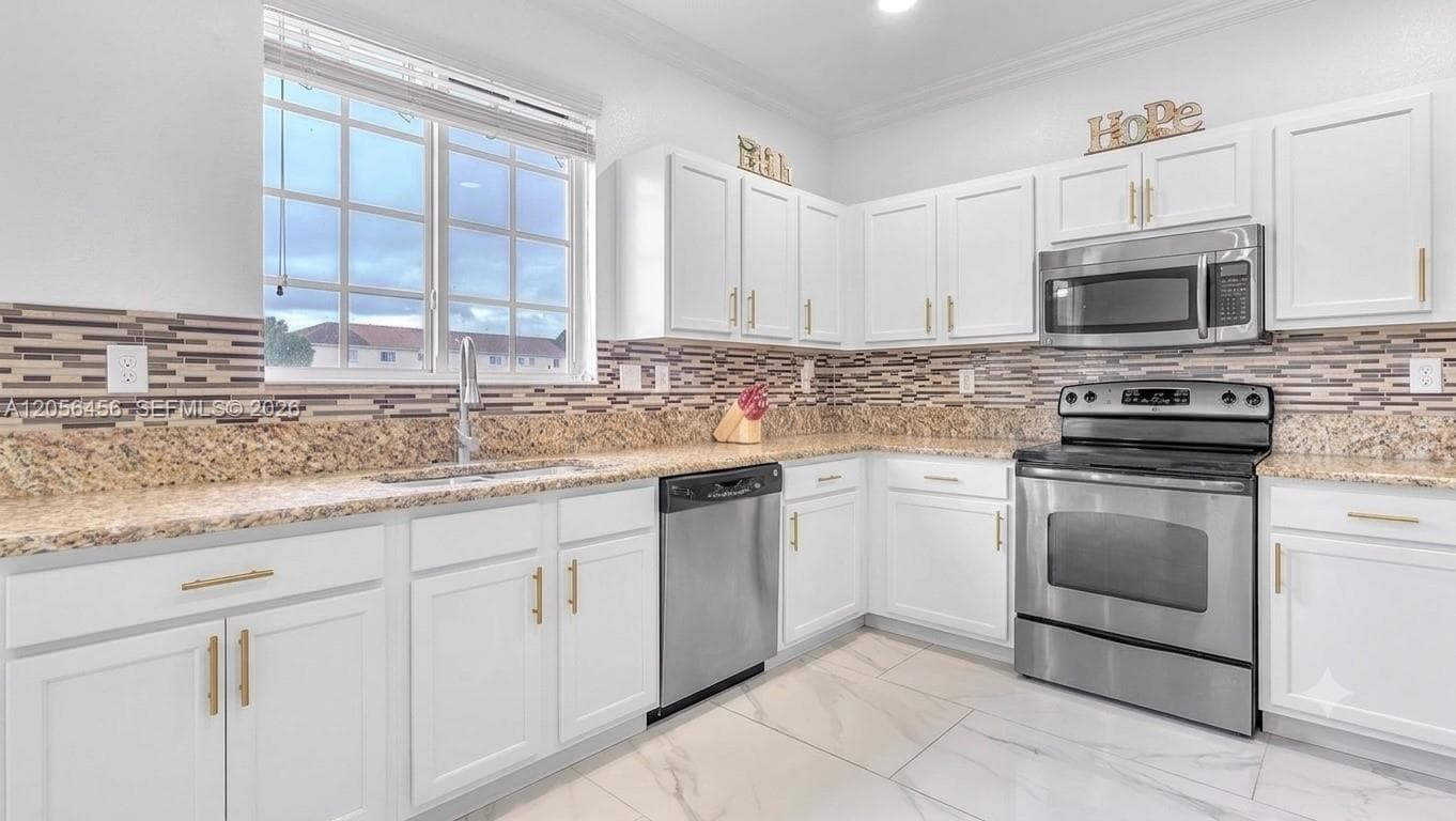 3247 NW 31st Ter, Oakland Park FL 33309 photo 4
