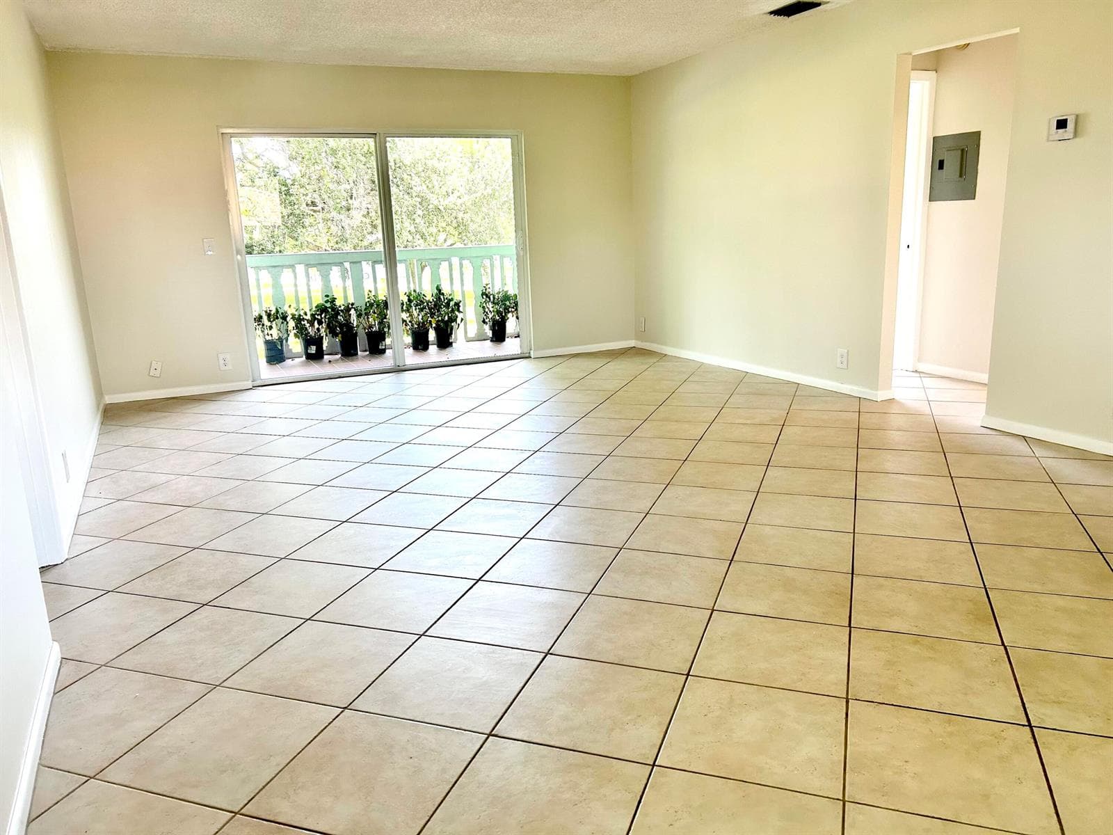 421 S LAKESIDE Drive # 7, FL 33460 photo 2
