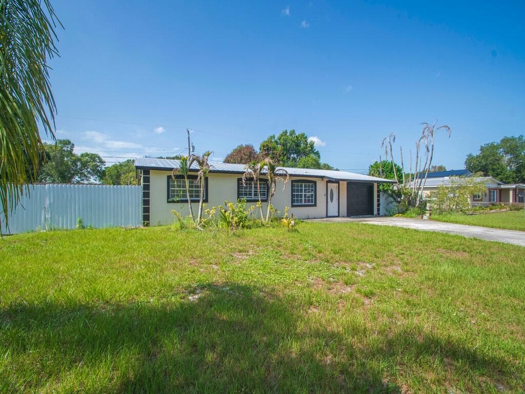355 JOHNSTON Street, Fort Pierce FL 34982 photo 2