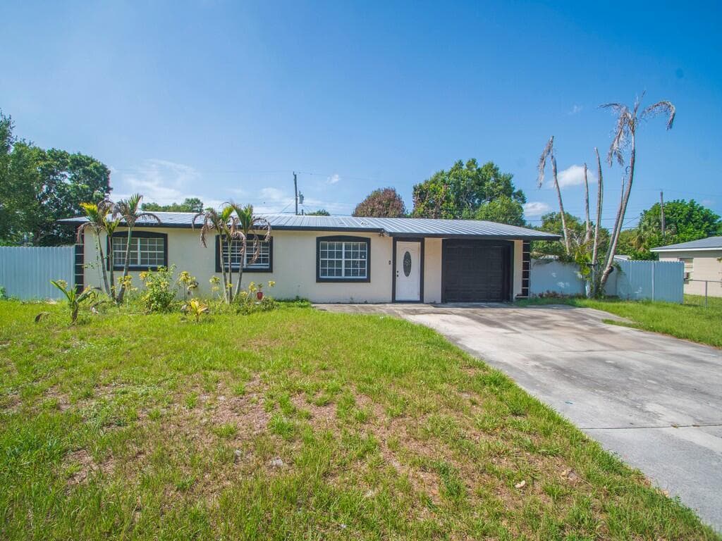 355 JOHNSTON Street, Fort Pierce FL 34982 photo 3