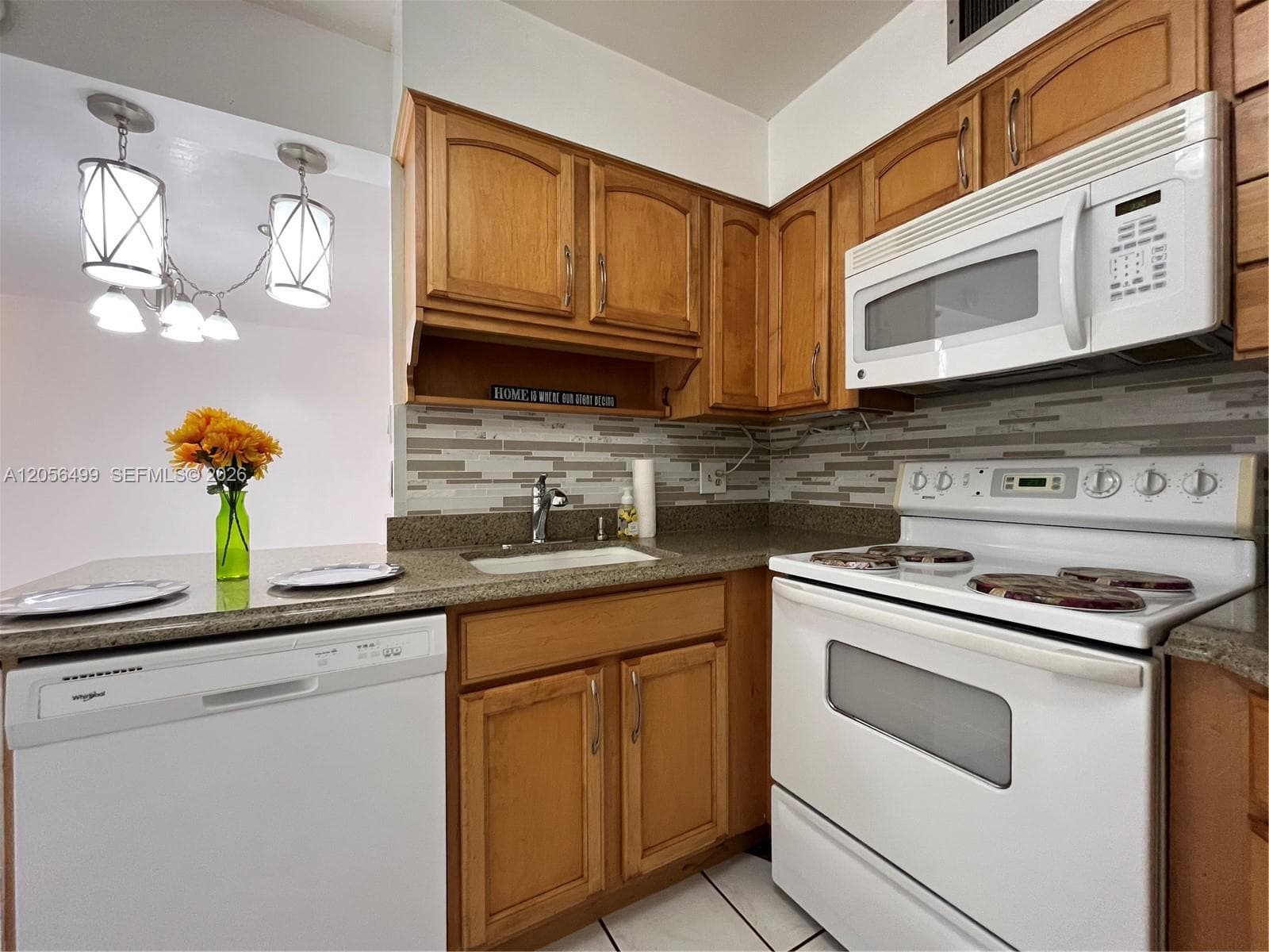215 Lake Pointe Dr # 104, Oakland Park FL 33309 photo 4