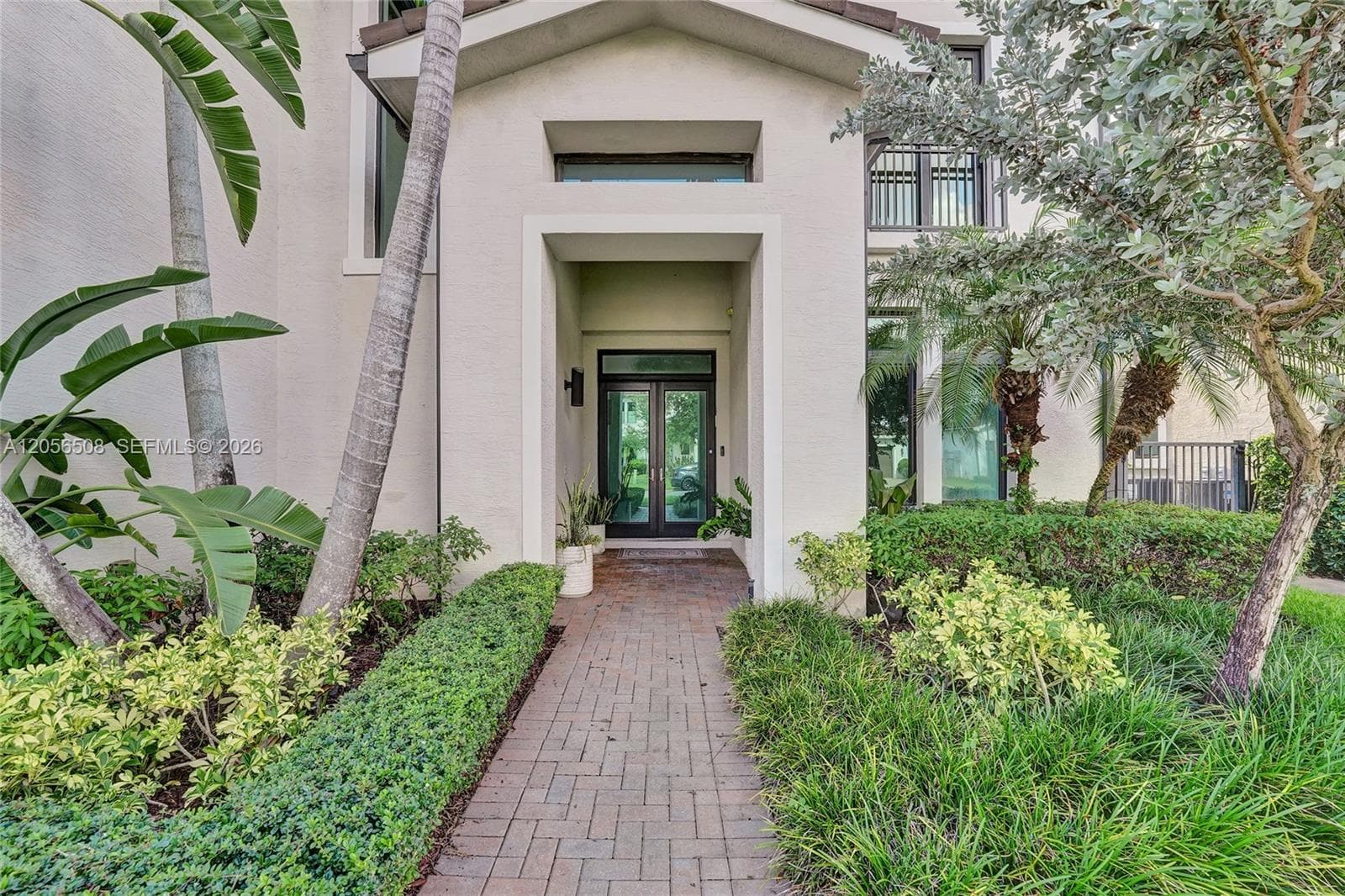 5742 E Brookfield Cir E, Hollywood FL 33312 photo 2