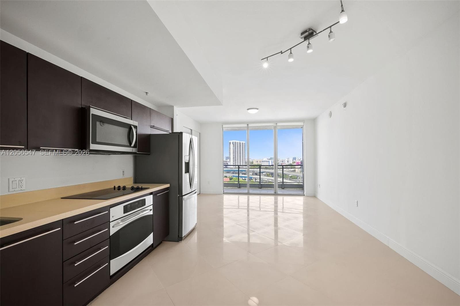 90 SW 3rd St # 1608, Miami FL 33130 photo 4
