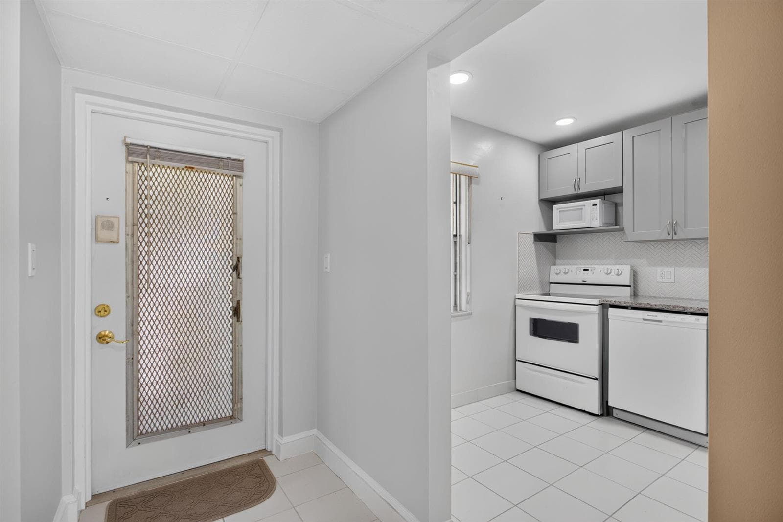 1030 Country Club Drive # 205, Margate FL 33063 photo 2