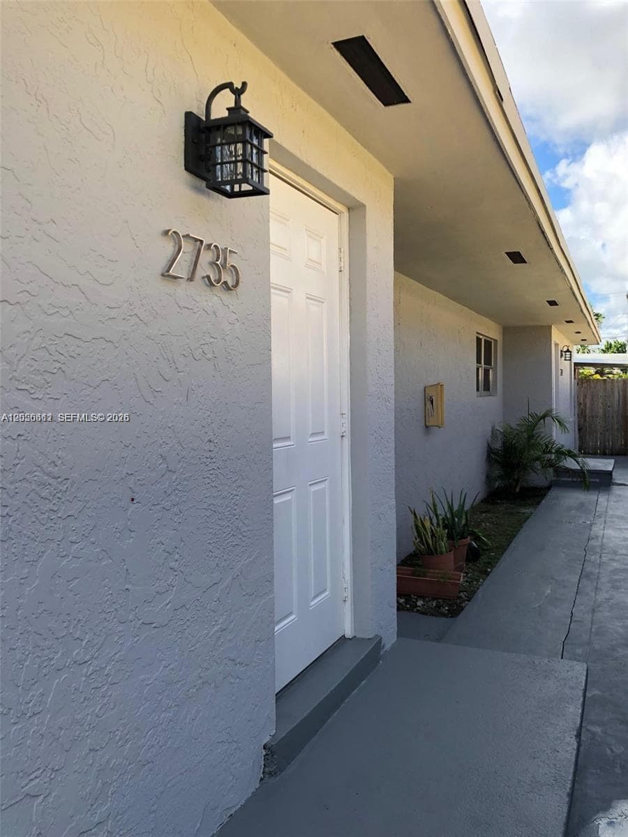 2735 NW 27th St, Miami FL 33142 photo 3