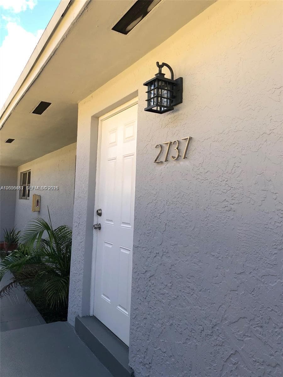2735 NW 27th St, Miami FL 33142 photo 4