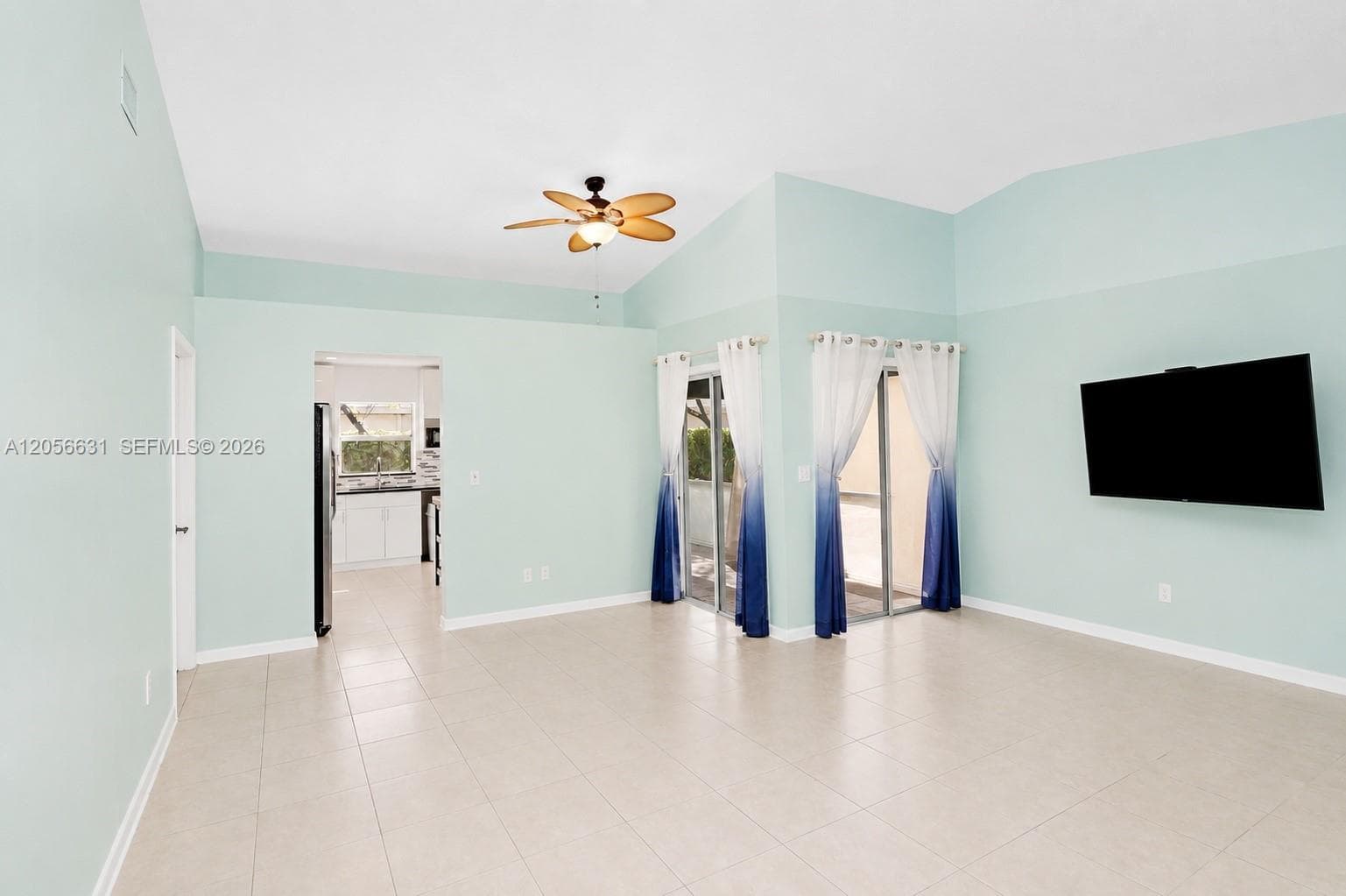 527 SE 21st Dr, Homestead FL 33033 photo 3