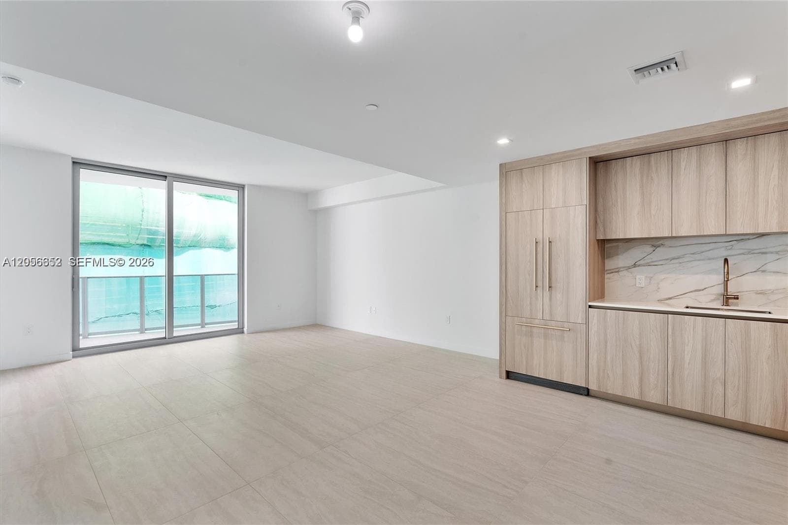 77 SE 5th St # 4106, Miami FL 33131 photo 3