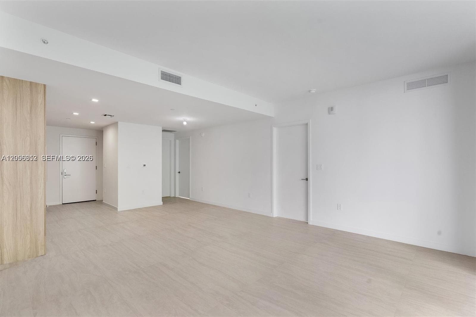 77 SE 5th St # 4106, Miami FL 33131 photo 5