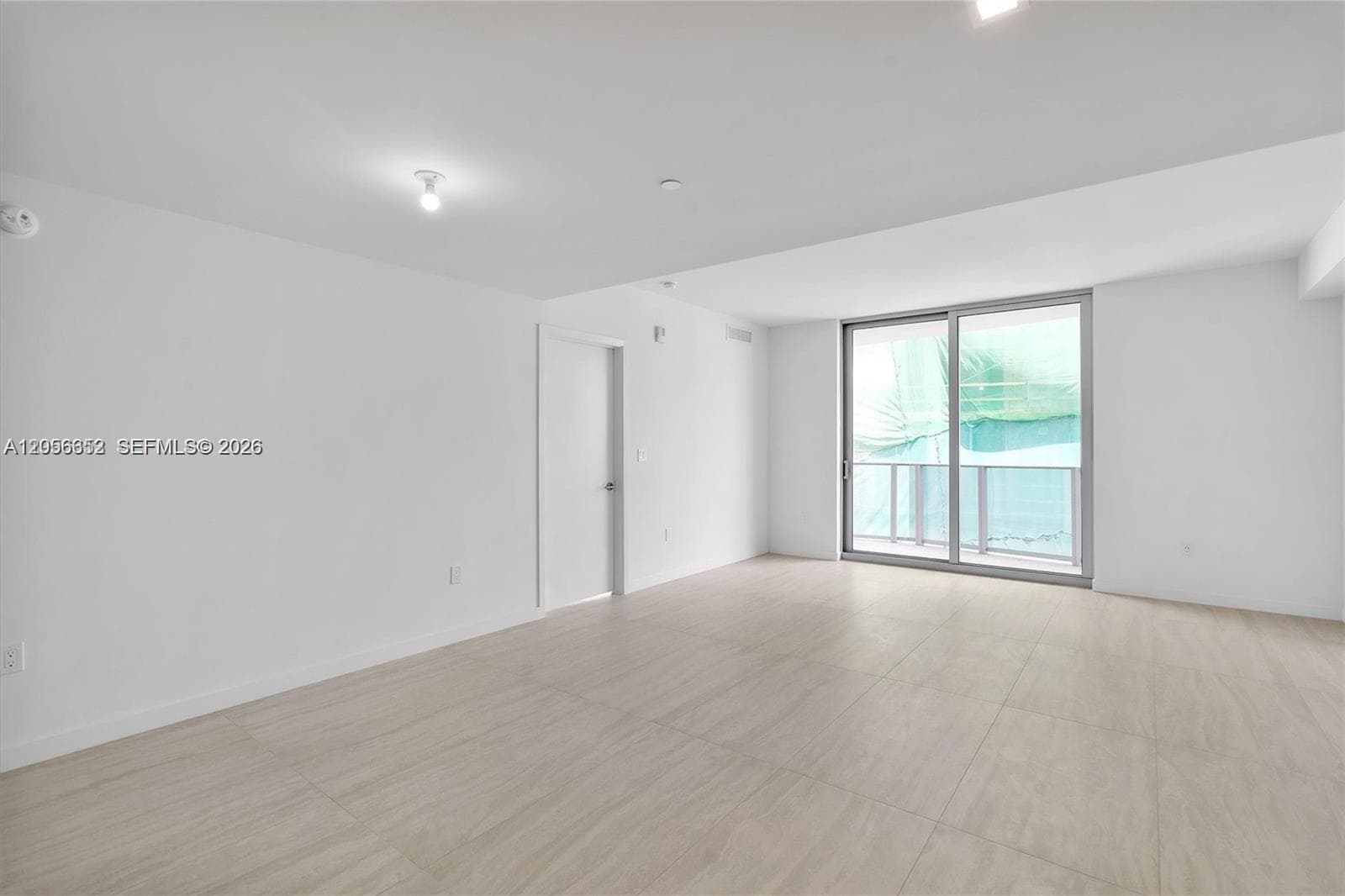 77 SE 5th St # 4106, Miami FL 33131 photo 4