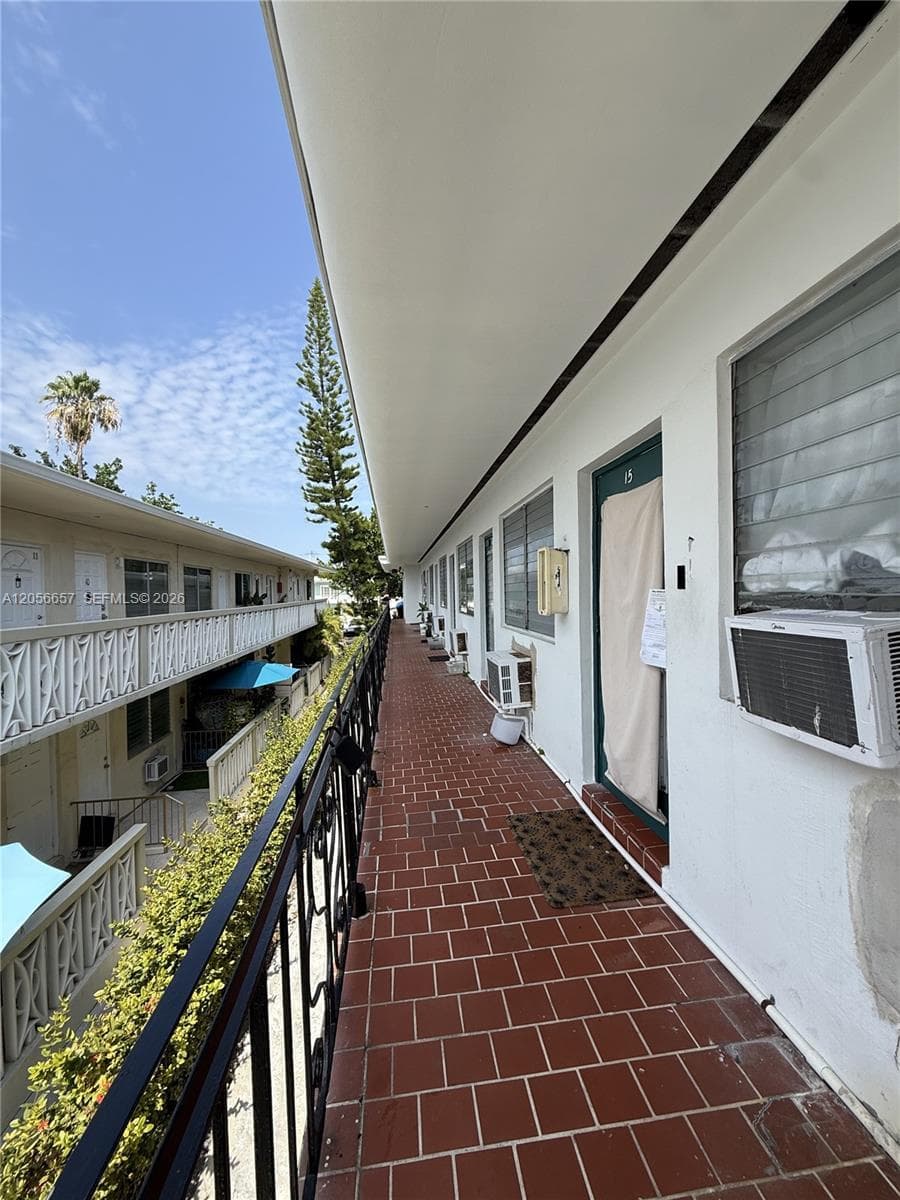 934 Meridian Ave, Miami Beach FL 33139 photo 2