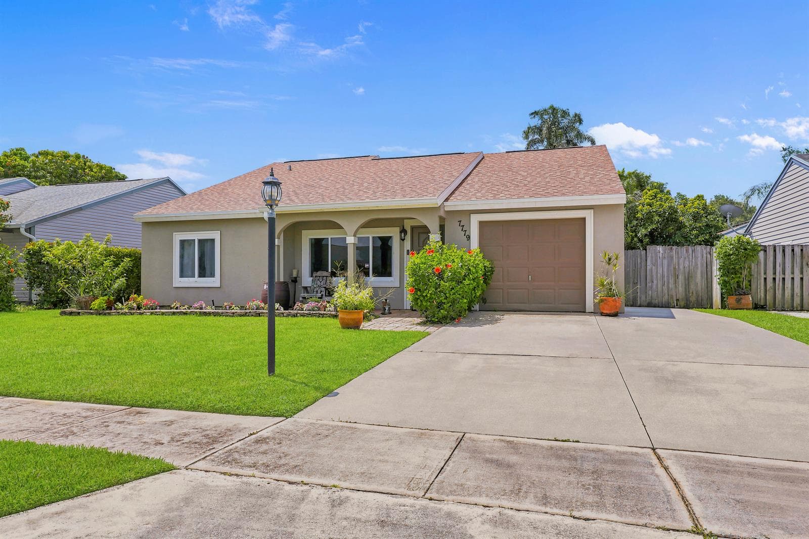 7779 Blairwood Circle N, Lake Worth FL 33467 photo 2