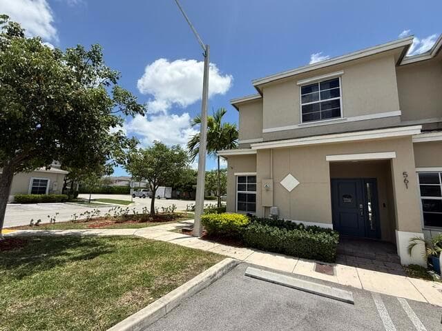 561 NE 5th Way, Florida City FL 33034 photo 4