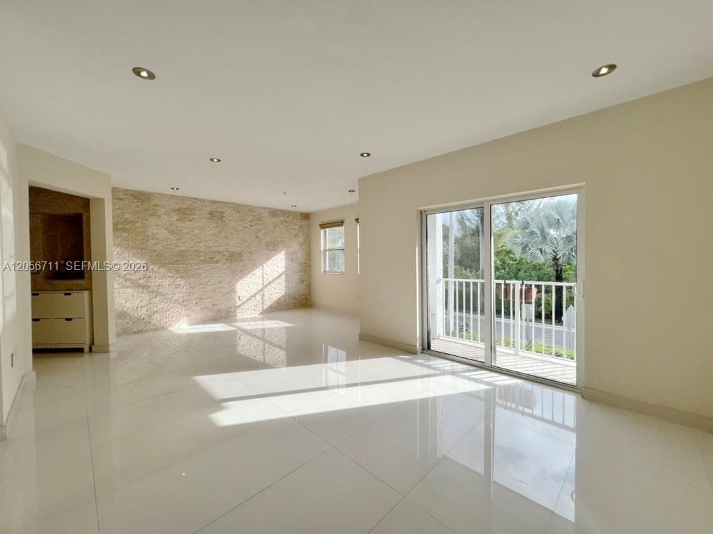 8800 NW 97th Ave # 204, Doral FL 33178 photo 2