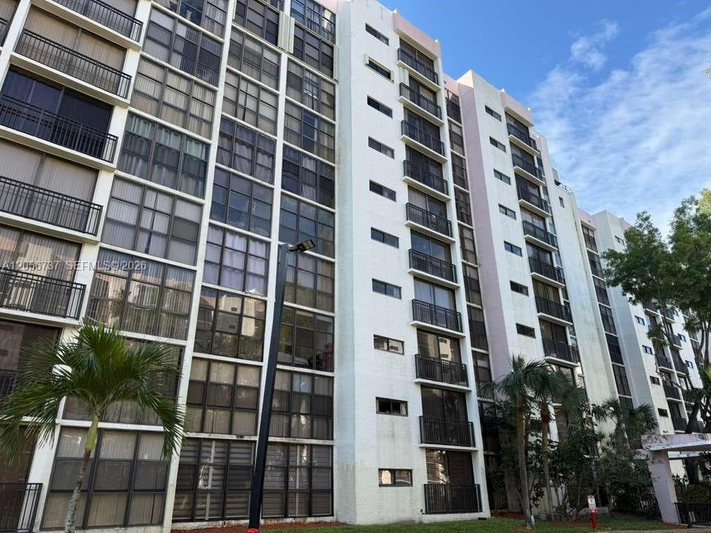 17011 N Bay Rd # 709, Sunny Isles Beach FL 33160