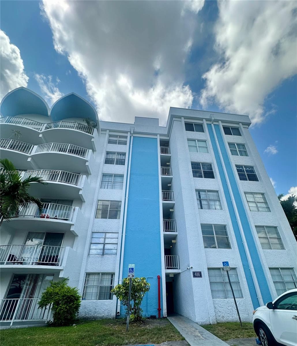 486 NW 165th St Rd # B-103, Miami FL 33169