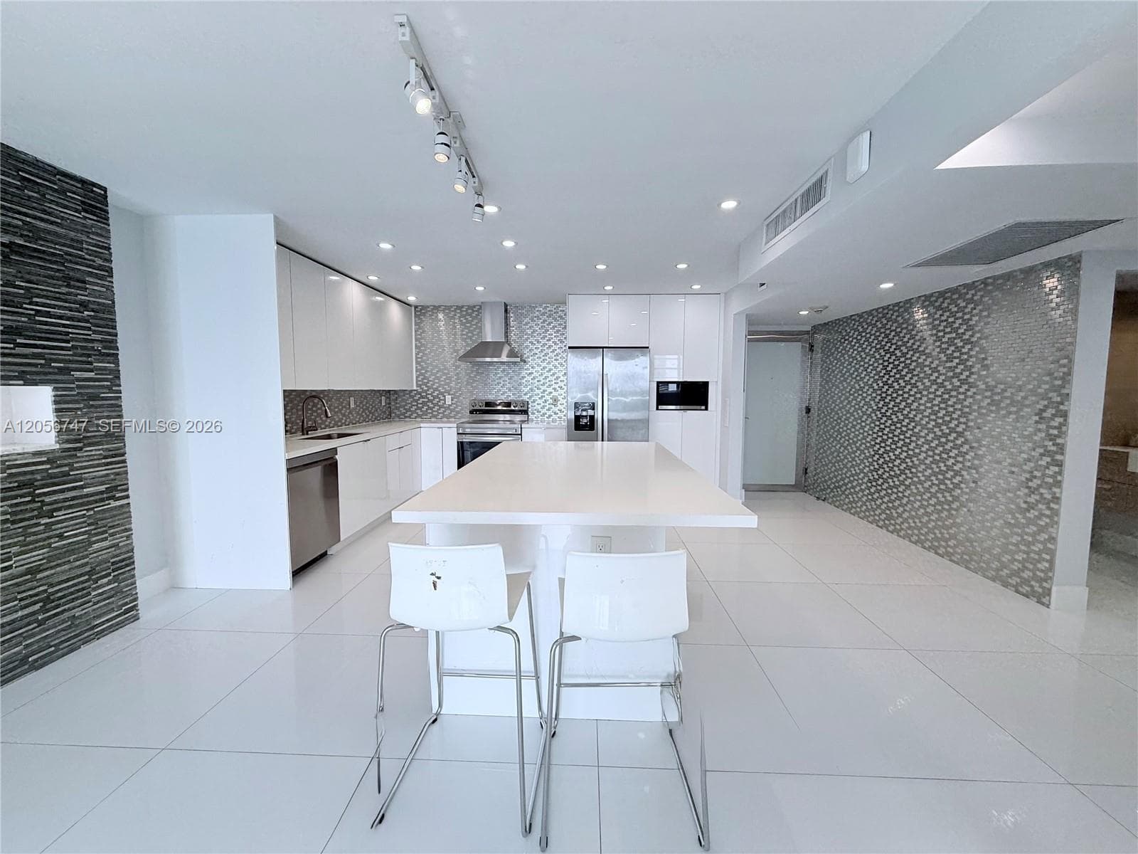 19390 Collins Ave # 907, Sunny Isles Beach FL 33160 photo 4